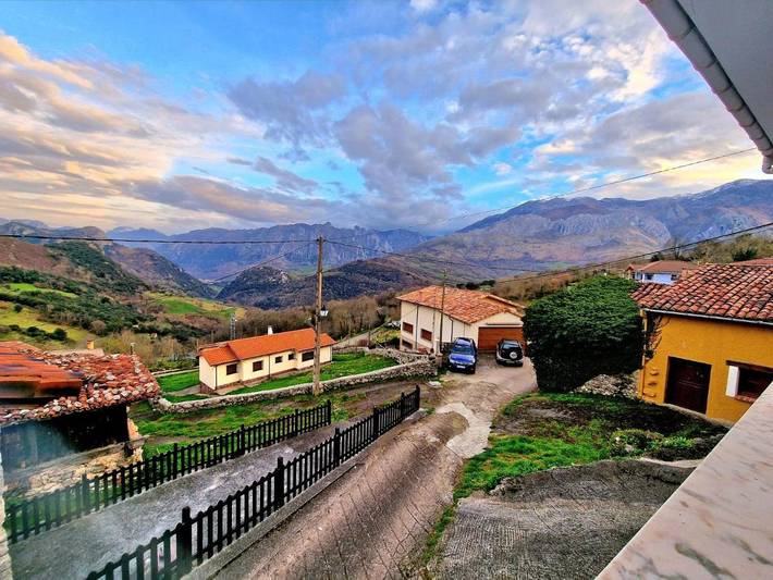 Casa rural para 5 personas, con vistas y terraza, Se admiten mascotas en Cabrales - 2