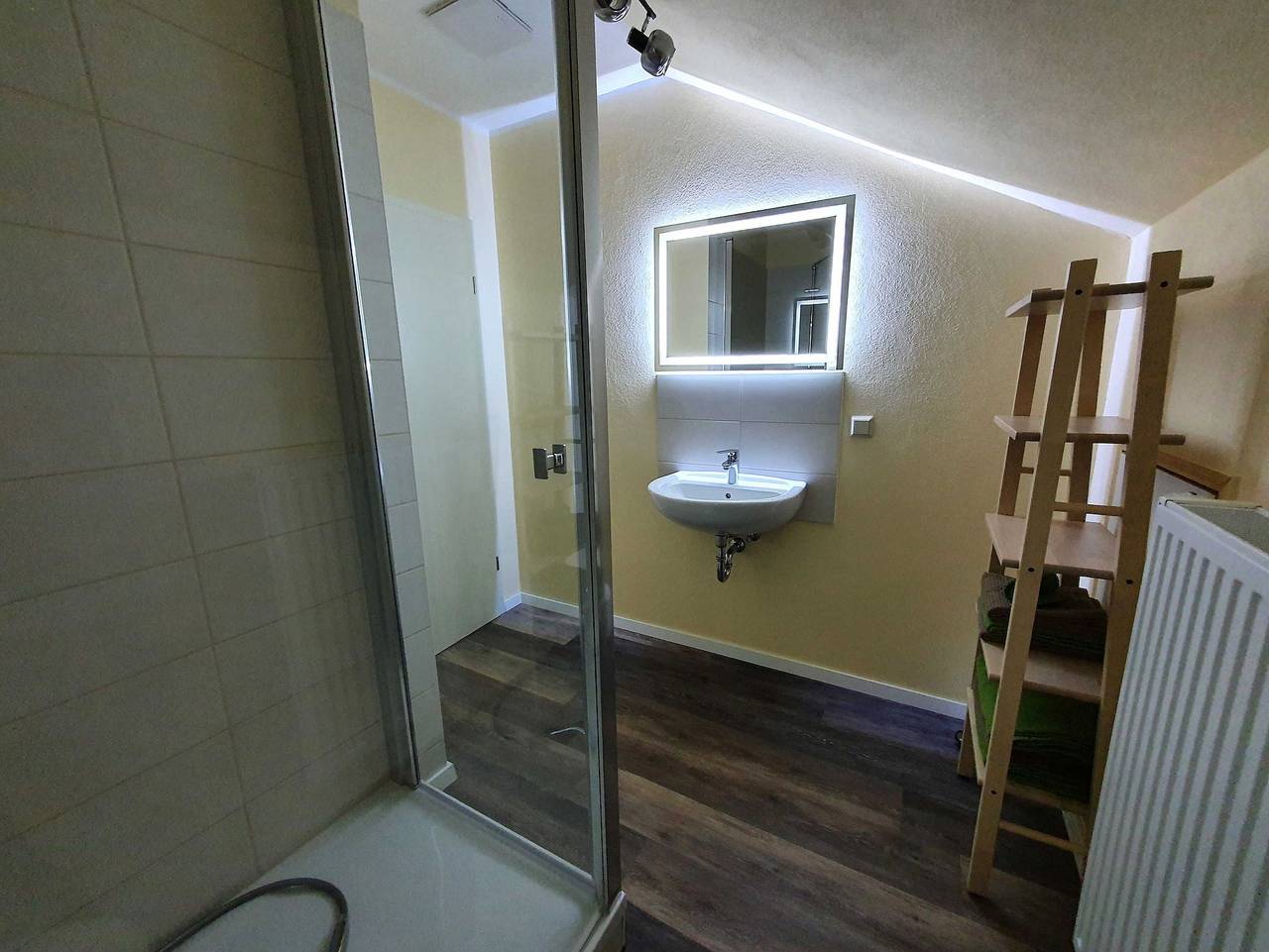 Ganze Ferienwohnung, Ferienhaus Am Bahnhof - Ferienhaus mit 3 Schlafzimmern in Hasselfelde, Harzvorland