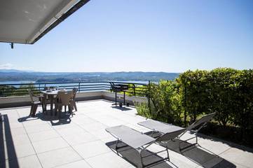 Gîte pour 6 personnes, avec vue sur le lac ainsi que vue et jardin dans Massino Visconti