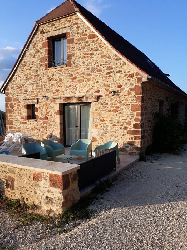 Gîte pour 8 personnes, avec jardin ainsi que terrasse et piscine à Châtres