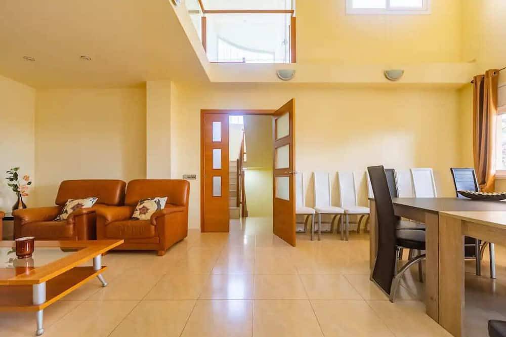 15 minut med bil fra Sitges Villa Illusion.16 pers Xxl basseng by Weekly Villas. in Olivella, Garraf