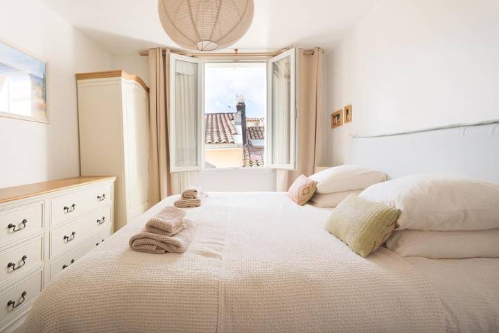 Location de vacances pour 6 personnes, avec piscine ainsi que jardin et vue dans Office de Tourisme du Beausset - 4