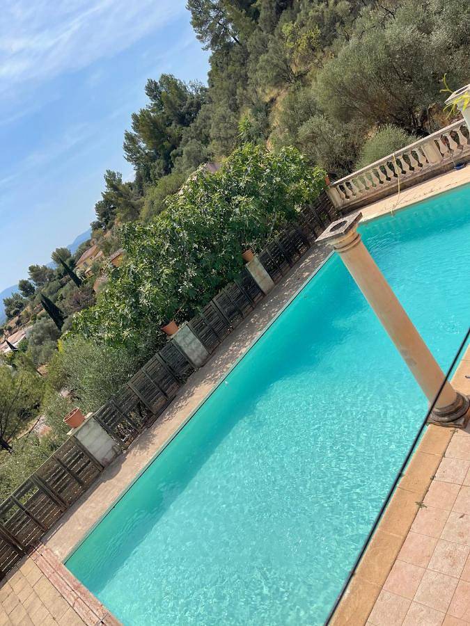 Appartement de vacances pour 4 personnes, avec vue et jardin ainsi que terrasse et piscine, adapté aux familles