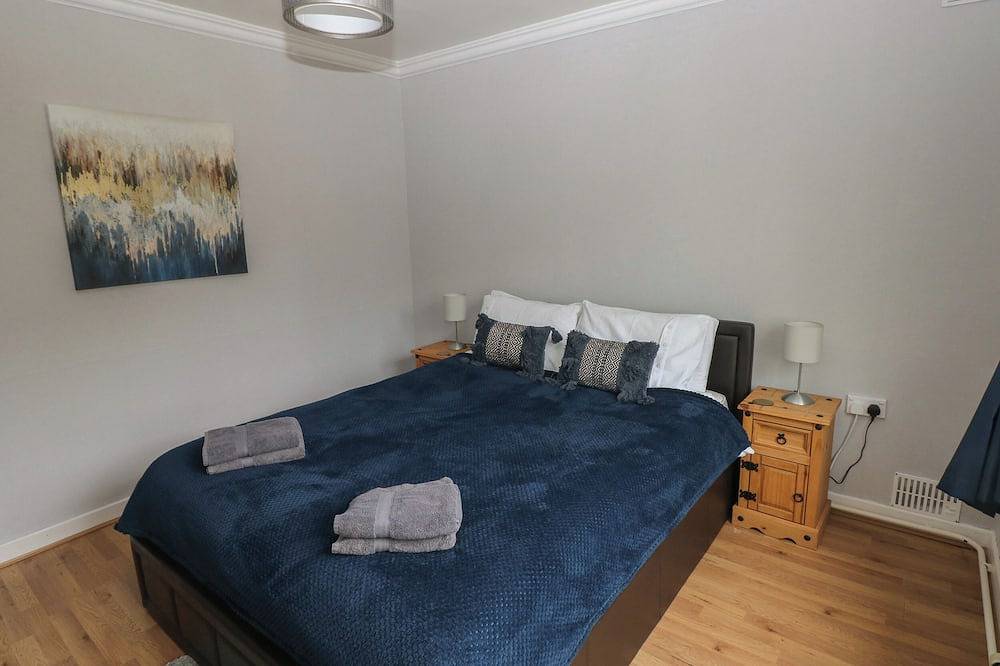 Murmur Y Mor, pet friendly, country holiday cottage in Fishguard in Fishguard, Pembrokeshire