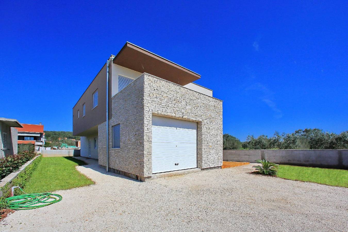 Ganze Ferienwohnung, Große Wohnung in Bibinje mit Möblierter Terrasse in Bibinje, Zadar