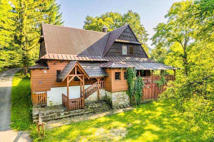 Willa dla 18 osób, z Jacuzzi i Taras oraz Ogród i Sauna w Wisła