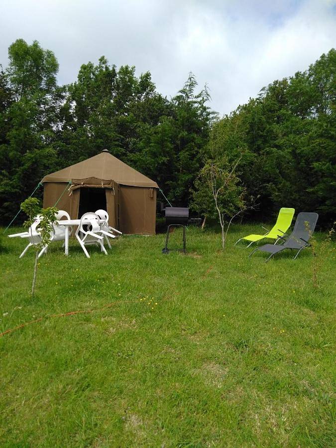 Gîte pour 4 personnes, avec jardin ainsi que terrasse et vue dans Arrest