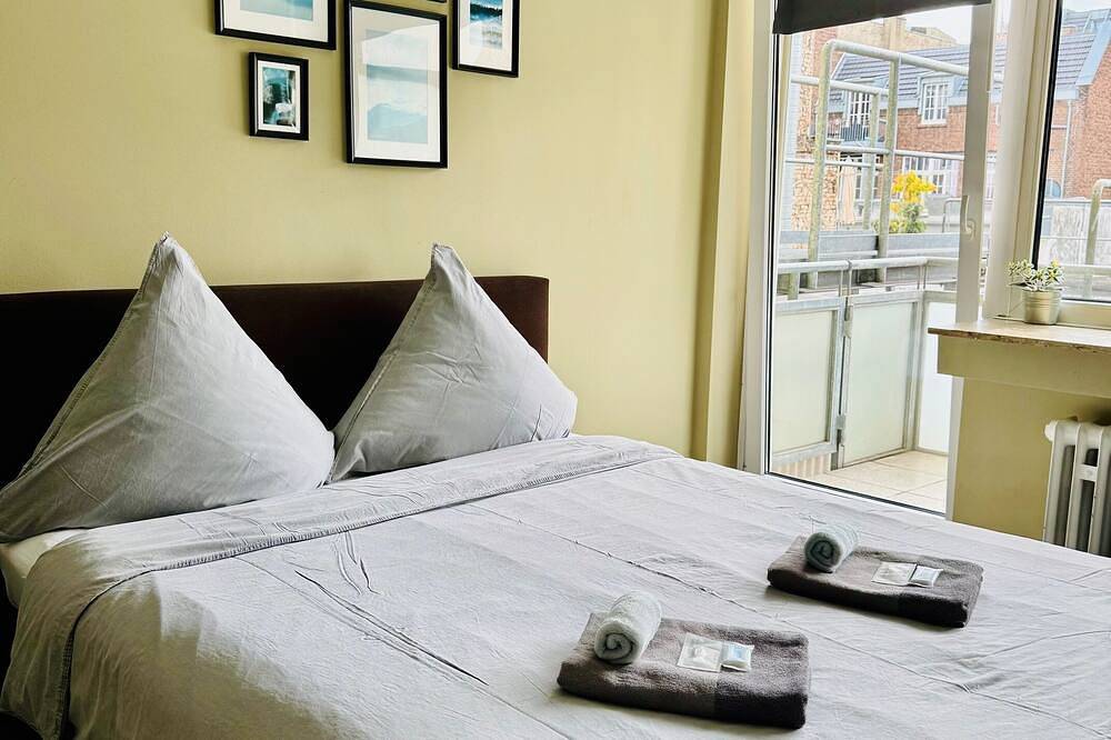 Appartamento intero, Comfortable apartments with balcony & close to the Rhine in Cologne Südstadt - Apartments Kr in Colonia, Renania