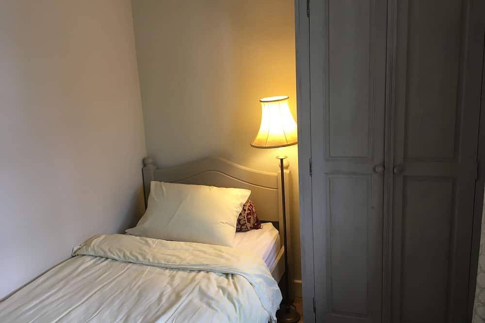 Appartement entier, L'Appartement - Grange en pierre transformée, endroit idyllique, 5 couchages, Wifi gratuit in Saint-Front-sur-Lémance, Région de Villeneuve-sur-Lot