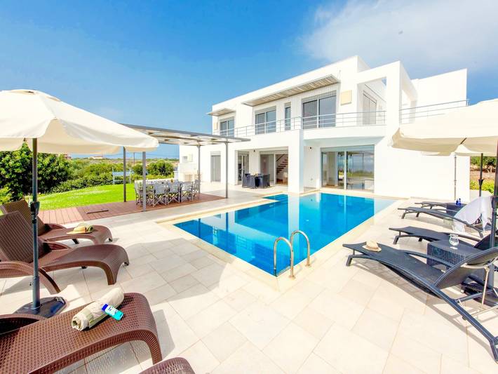 Holiday rental for 6 people, with garden and pool as well as terrace in Chania
