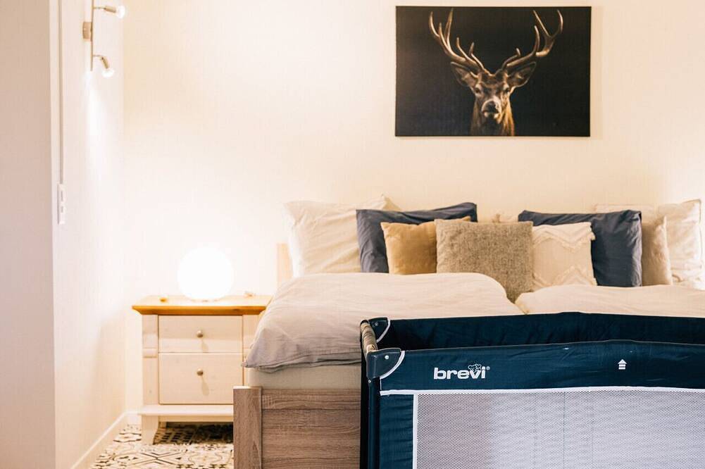 Geheel appartement, Urban Studio directly at Spiez train station in Spiez, Meer van Thun