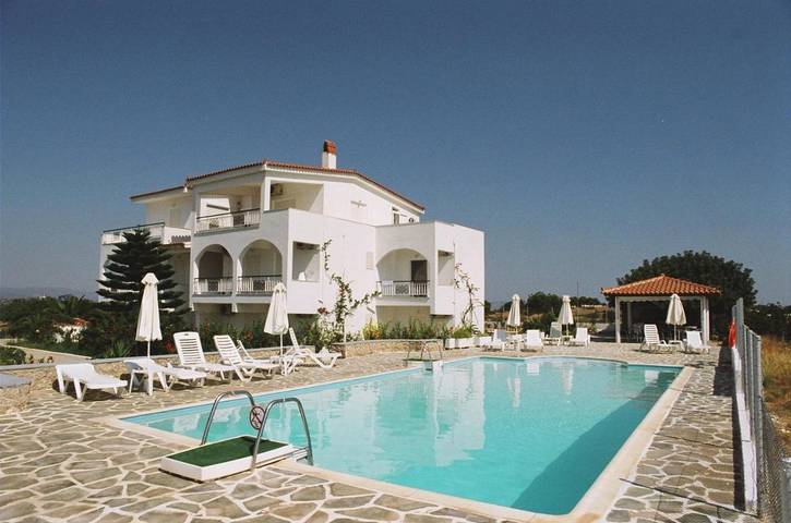 Appartement de vacances pour 3 personnes, avec Balcon et Terrasse ainsi que Jardin et Piscine