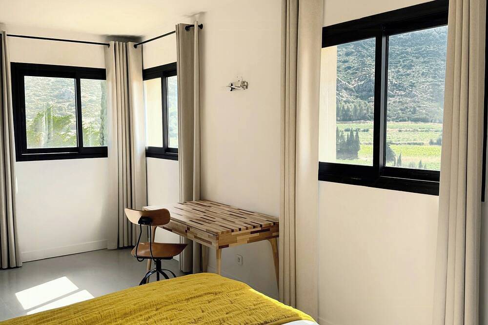 Contemporary villa in the heart of the Alpilles in Eyguières, Arles region