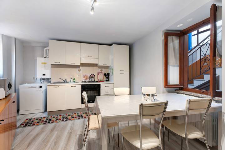 Apartamento inteiro, Apartamento 'Casa Vacanza Malva' com Wi-Fi in Baveno, Comune di Baveno