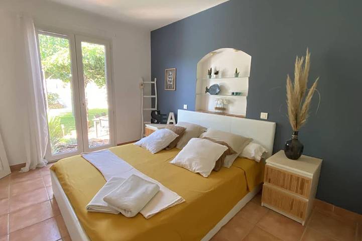 Location de vacances pour 6 personnes, avec Jacuzzi ainsi que Terrasse et Jardin à La Crau - 2