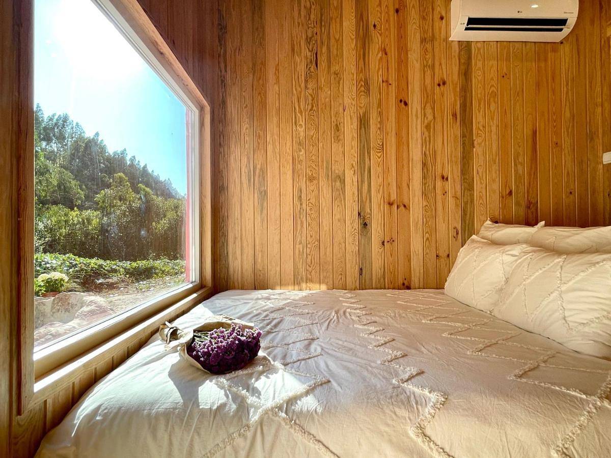 Nativo Natureza Pink Wood Cabin in Bárrio (Alcobaça), Leiria District