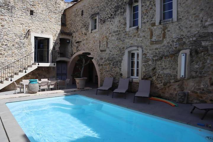 Gîte pour 4 personnes, avec terrasse ainsi que piscine et vue à Sauzet (Gard) - 2