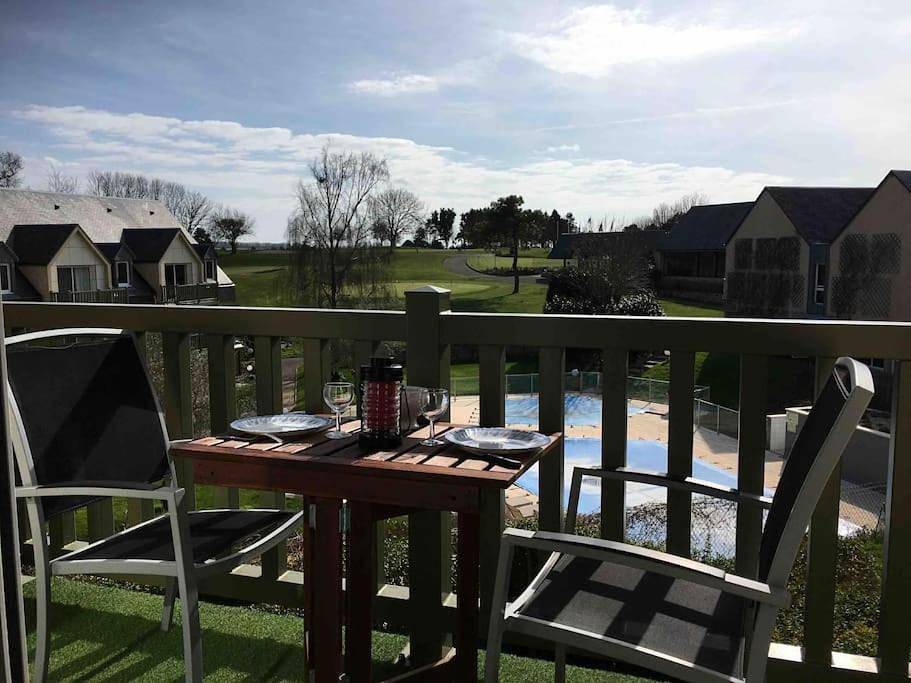 Appartement entier, Studio Golf piscine D Day in Port-en-Bessin-Huppain, Région de Bayeux