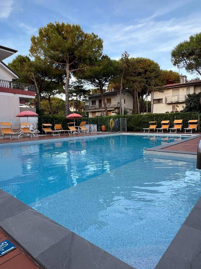 Ferienwohnung für 8 Personen, mit Pool und Ausblick sowie Garten, mit Haustier in Lignano Pineta