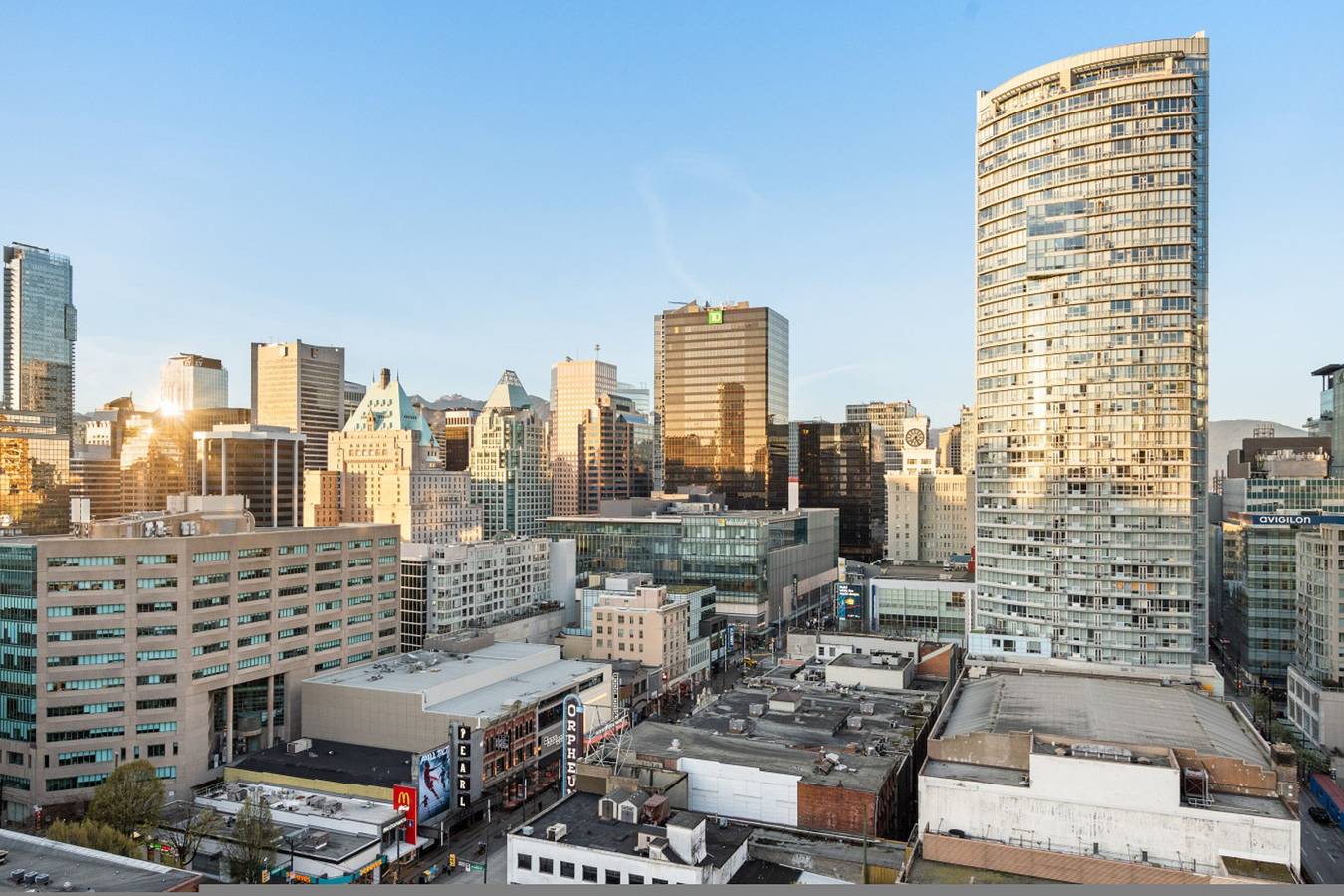Apartamento entero, Rare Downtown Loft | High Ceilings & Panoramic Skyline Views in Vancouver, Columbia Británica