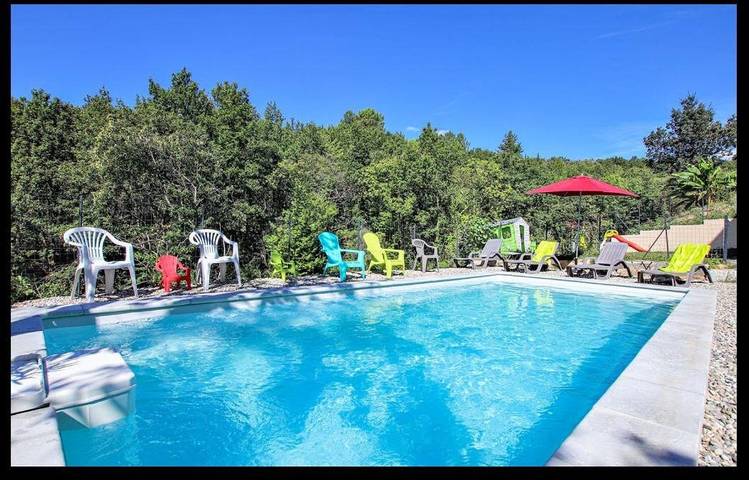 Location de vacances pour 14 personnes, avec jardin ainsi que vue et piscine, animaux acceptés à Vesseaux - 3