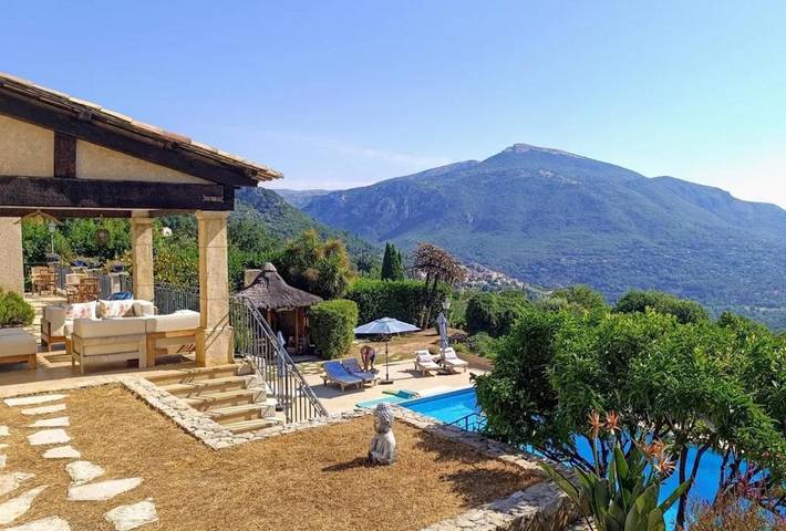 Chambre d’hôte pour 3 personnes, avec Terrasse et Jardin ainsi que Piscine et Sauna