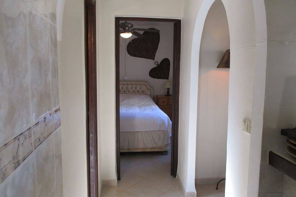 Entire apartment, Nice apartment with sea views, roof terrace and nice communal pool in Paichi, Teulada (Spain)