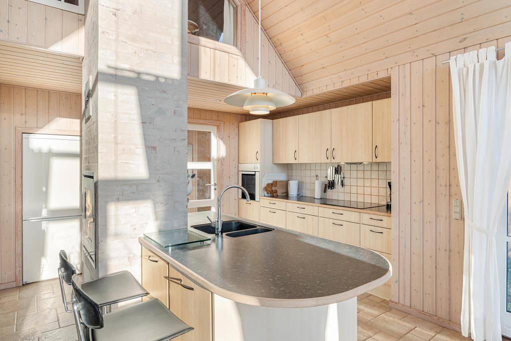 Schönes Reetdachhaus mit Sauna hinter den Dünen in Rindby, Wadden Sea National Park