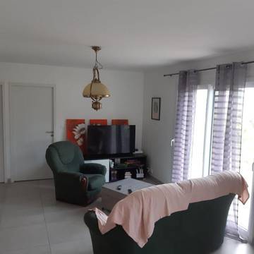 Gîte pour 4 personnes, avec terrasse ainsi que vue et jardin à Locronan