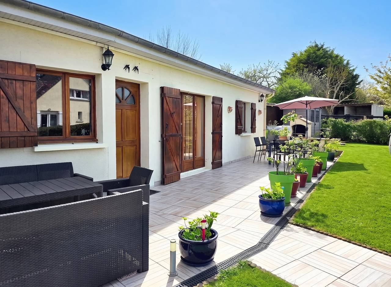 Casa cómoda en Ver-sur-Mer con jardín privado in Ver-sur-Mer, Côte de Nacre