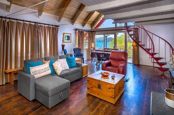 Vacation rental for 9 people, with hot tub and yard in Lake Arrowhead