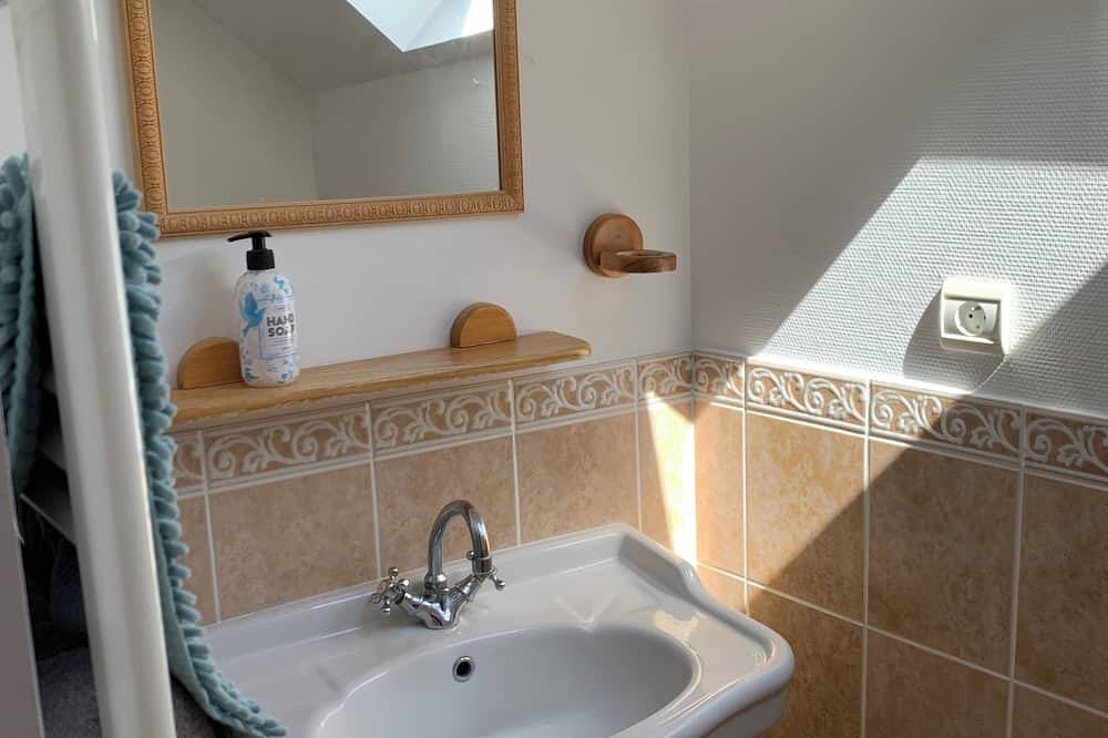 Maison / Appartement Dans un Corps de Ferme Situé a 5 Minutes de Senlis in Montépilloy, Oise