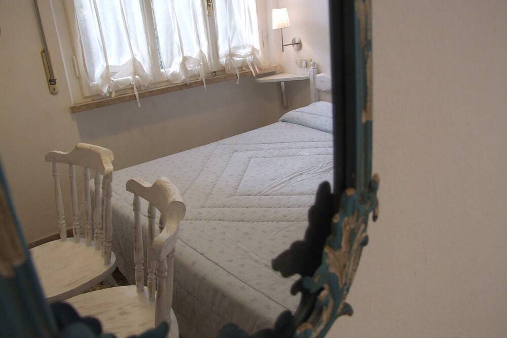 Entire apartment, Azalea 7+3 - Three Bedroom Apartment, Sleeps 10 in Marina di Castagneto Carducci, Etruscan Coast