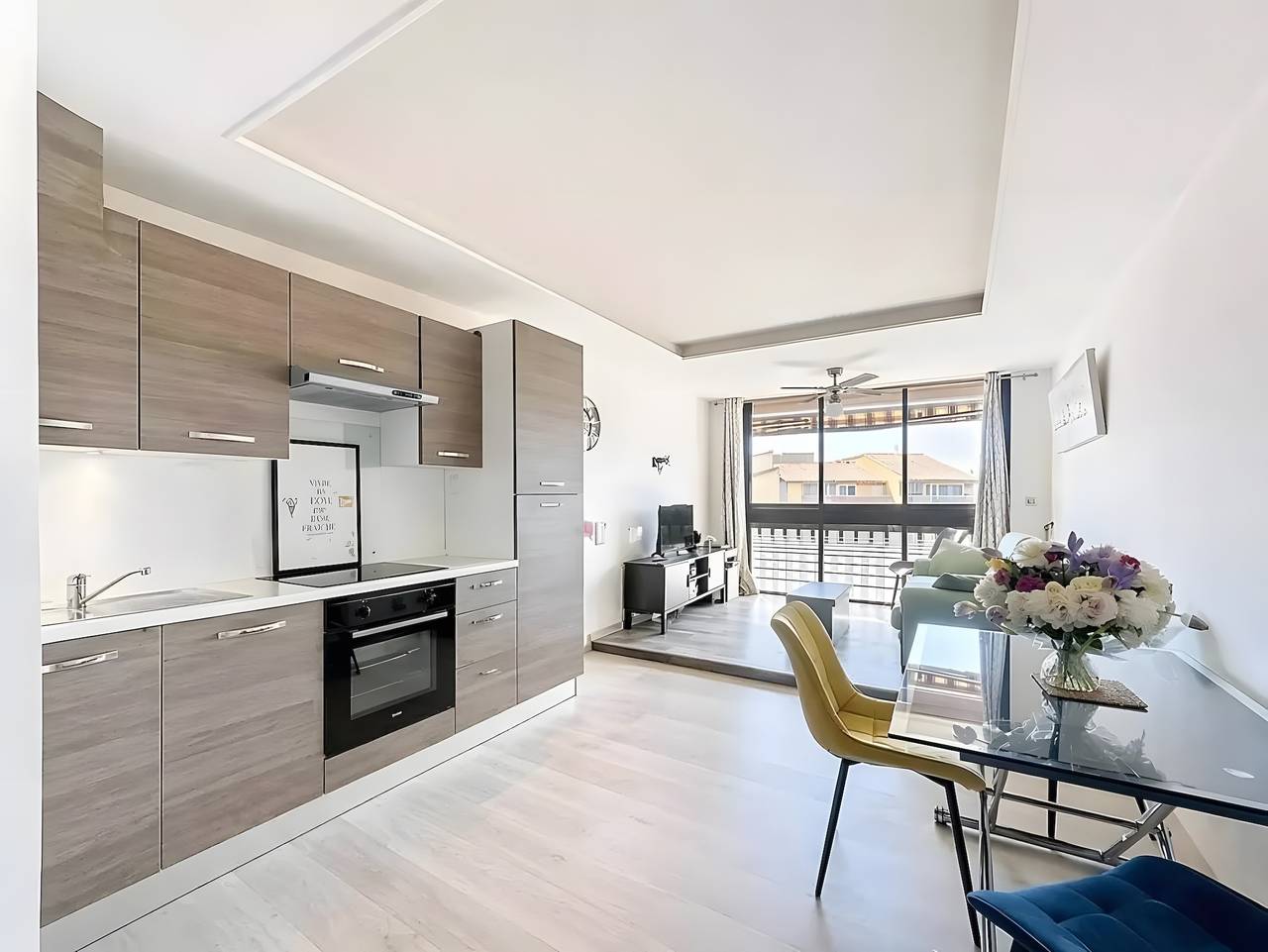 Ganzes Studio, Appartement „Le Balcon Des Arènes“: Bergblick, Gemeinschaftspool und Wlan in Frejus, Mittelmeerküste (Frankreich)