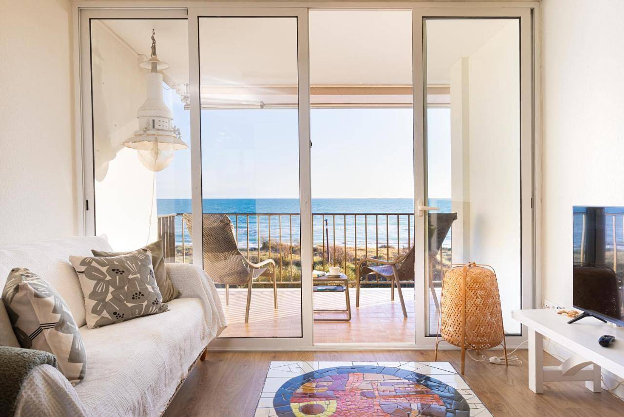 Appartement entier, Lets Holidays Beach front apartment in Gavà Mar, Pine Beach in Platja de Gavà (Gavà), Gavà