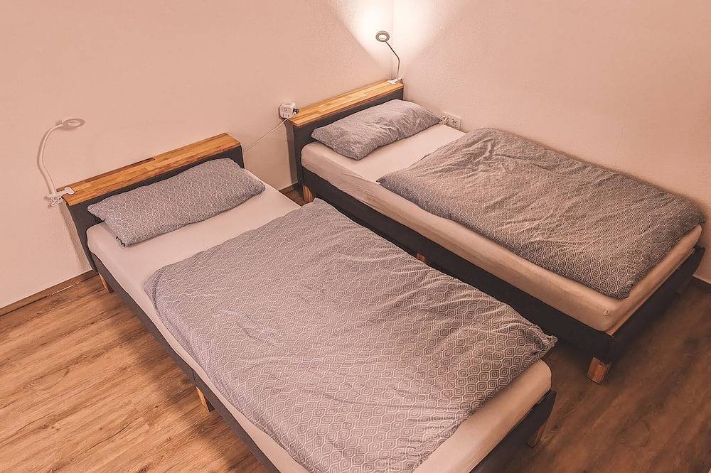 Ganze Wohnung, Renovierte Ferienwohnung (46qm) mit Terrasse  in Ebern, Landkreis Haßberge