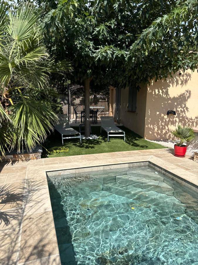 Location de vacances pour 3 personnes, avec jardin ainsi que piscine et vue à Puget-sur-Argens - 4