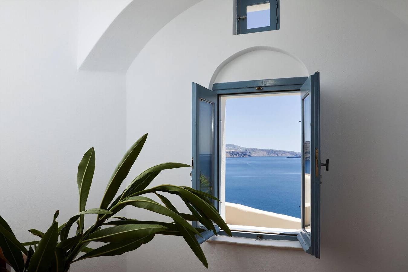 Remarkable Santorini Villa | Junior Suite | 1 Bedroom | Stunning Views of Sea and The Volcano | Oia in Oia, Santorini