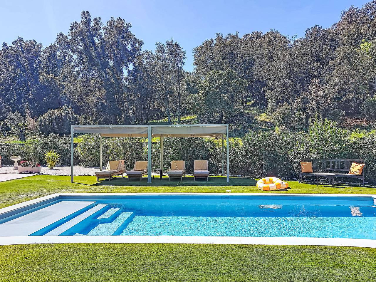 Villa Solhyllan in Plan-de-la-Tour, Costa mediterránea (Francia)
