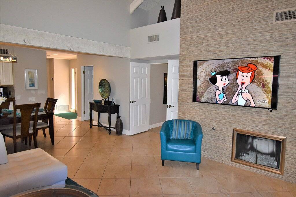 Ganze Wohnung, Wunderschöne 1640 sf umgebaute Tennis Villa, 2 Meister + 3. Br am 17. Grün in Rancho Mirage, Coachella Valley