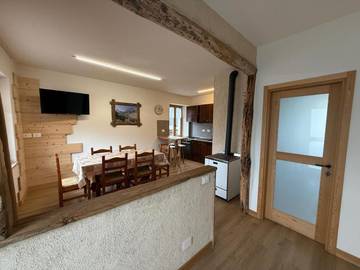 Gîte pour 6 personnes, avec vue et terrasse, animaux acceptés à Paesana