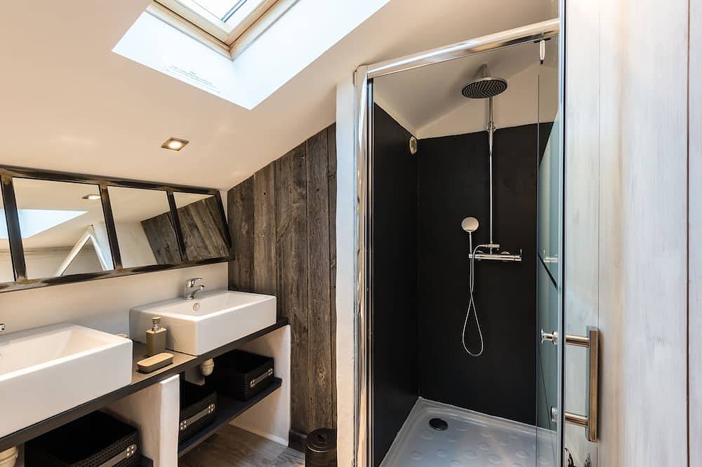 Entire apartment, Charming B&B and Gites a few minutes away from Saint-Jean-de-Luz and Biarritz in Saint-Pée-sur-Nivelle, Bayonne region