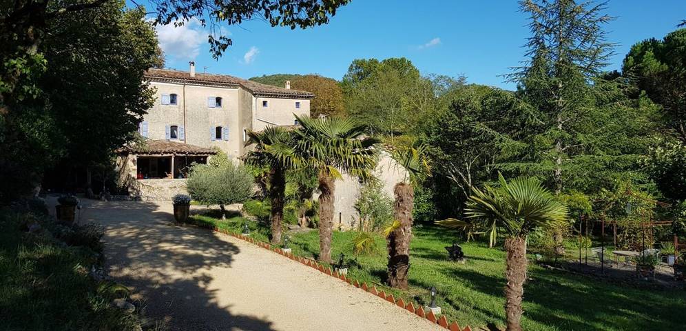 Chambre d’hôte pour 4 personnes, avec jardin et jacuzzi, animaux acceptés à Saint-Sébastien-d'Aigrefeuille