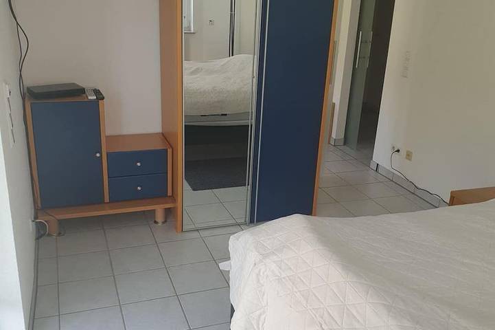 Ganze Wohnung, Ferienwohnung Bunter Hund - Appartement/Fewo, Dusche, Wc, 1 Schlafraum in Hausen (Wied), Rheinland-Pfalz