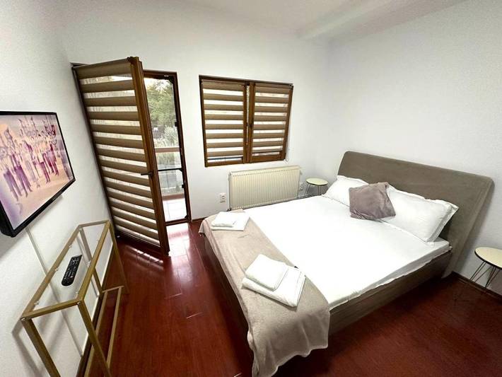 Location de vacances pour 6 personnes, avec jardin et jacuzzi, adapté aux familles dans Câmpina - 3