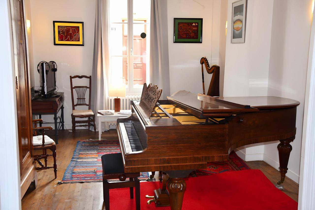 Appartement de vacances entier, Double Room with Private Bathroom in Bergerac, Périgord Pourpre