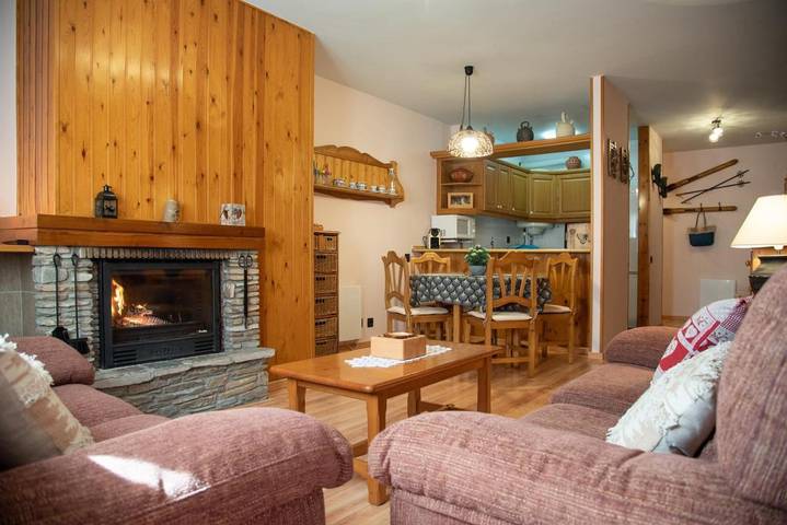 Gîte pour 6 personnes, avec piscine ainsi que jardin et vue, animaux acceptés à Rialp - 4