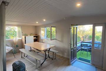 Gîte pour 5 personnes, avec jardin dans Champdieu