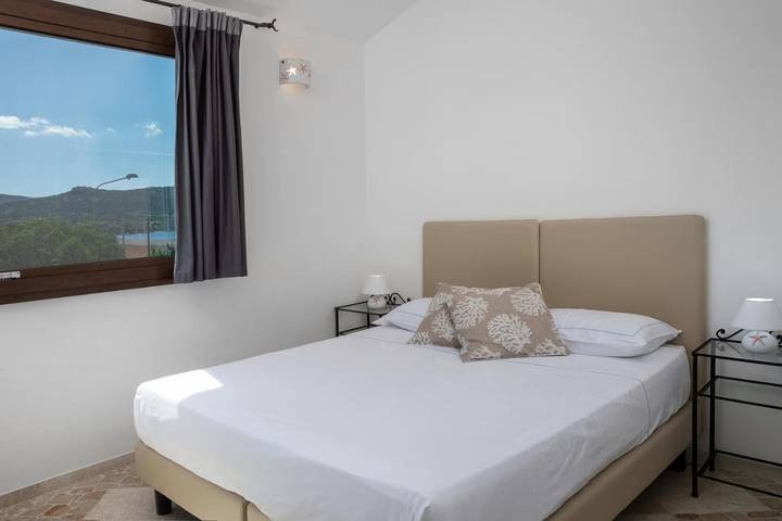 Location de vacances pour 2 personnes, avec vue et jardin à Arzachena - 2