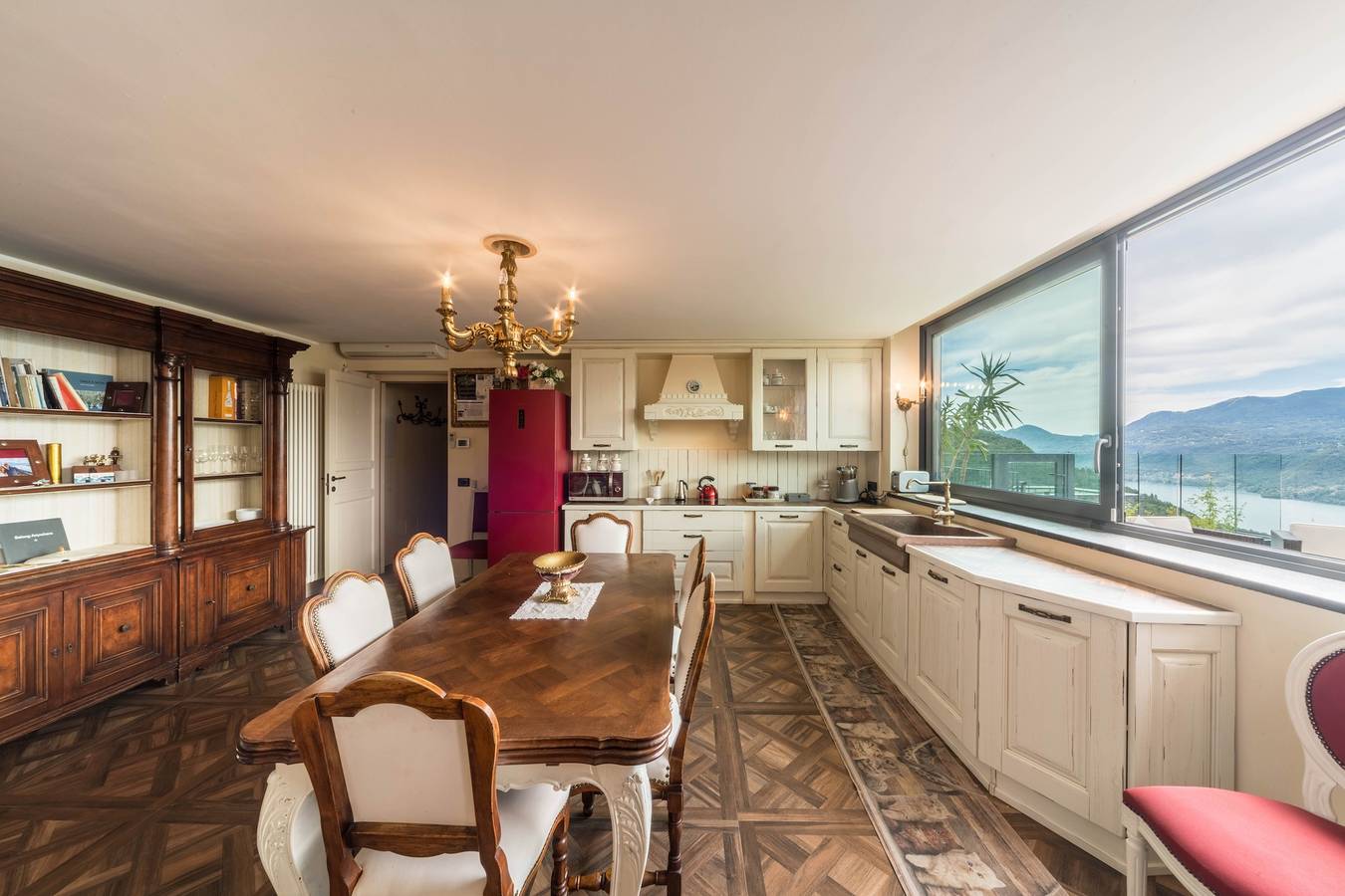 Ganze Wohnung, „Resort Style Apartment“ mit Bergblick, Pool und Wlan in Perledo, Gemeinde Perledo